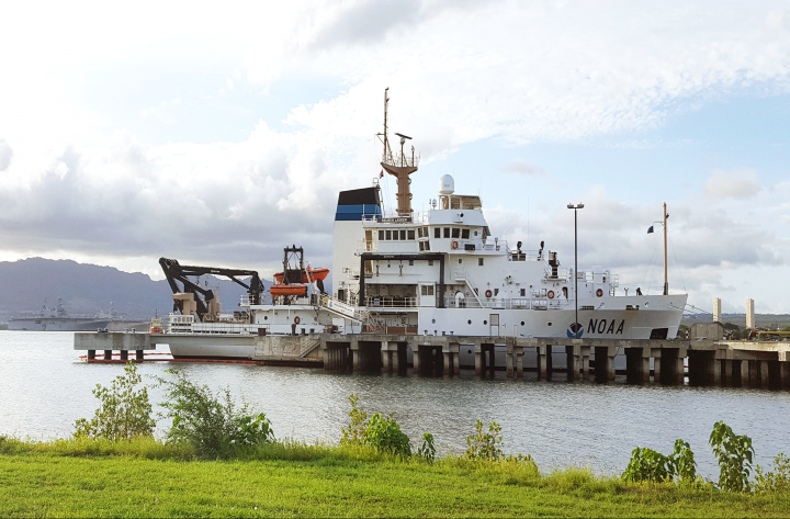 R/V Reuben Lasker at the port