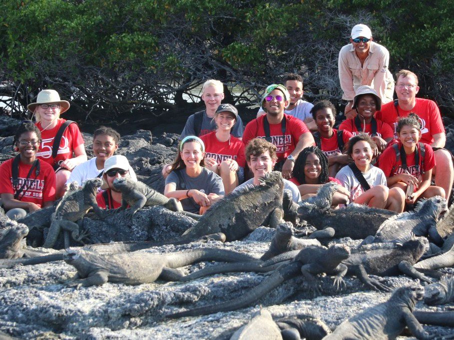 Lovette class in the Galapogos, http://www.eeb.cornell.edu/lovette/?p=1121